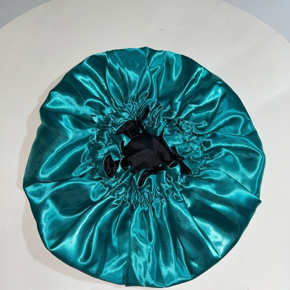 Chic Black and Teal Satin Hair Bonnet - Picture 2 of 3